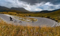 ac米兰下载-切塞纳队长雄心勃勃，为胜利冲刺拼尽全力