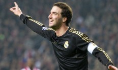 米兰百家乐-赛道上的冰与火之歌，周冠宇状态火热，迈凯伦绝杀阿斯顿马丁