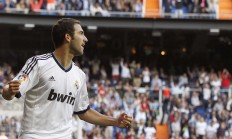 米兰真人-绿茵场上的双重启示，加克波爆发与伊拉克击溃曼城背后的唯一性哲学