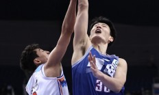 米兰体育app-青岛男篮惊险胜出，赢得关键比赛的简单介绍