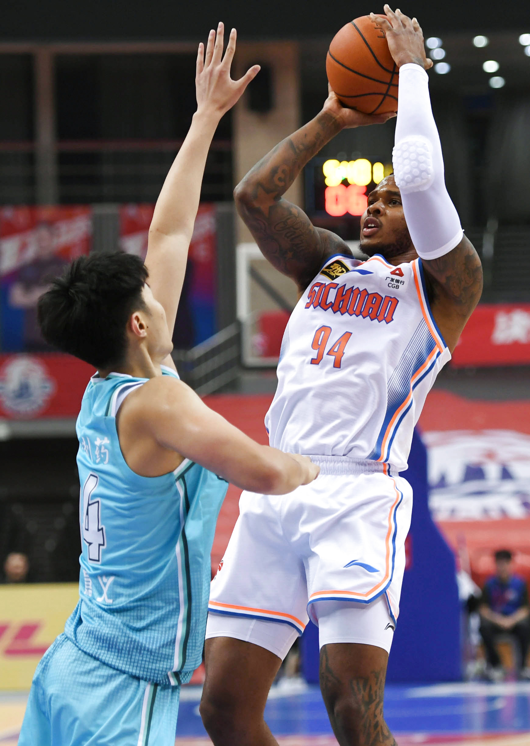 包含青岛队客场斩获胜利，力挽狂澜的词条