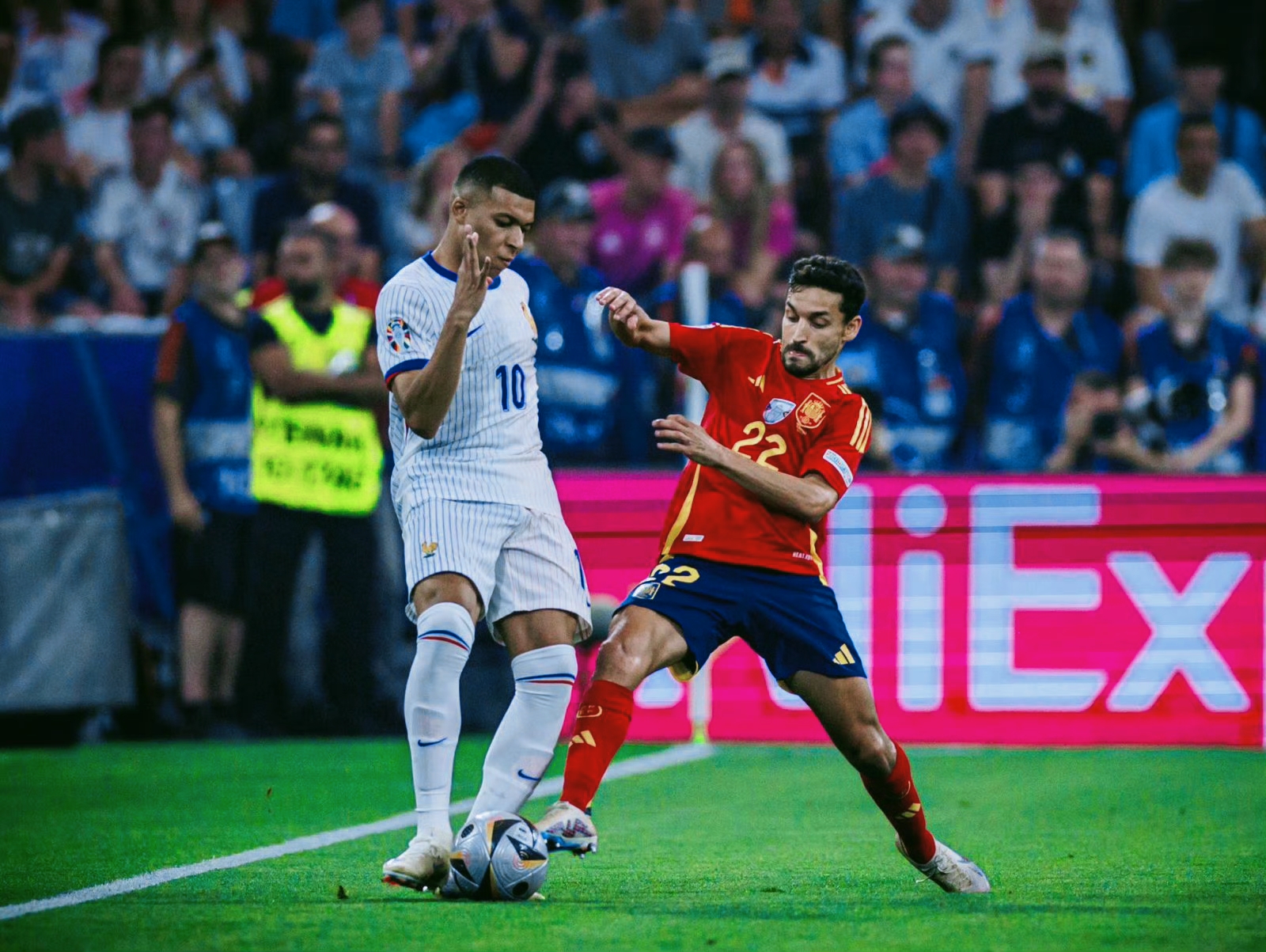 关于法国队在外地比赛中展现出色表现的信息