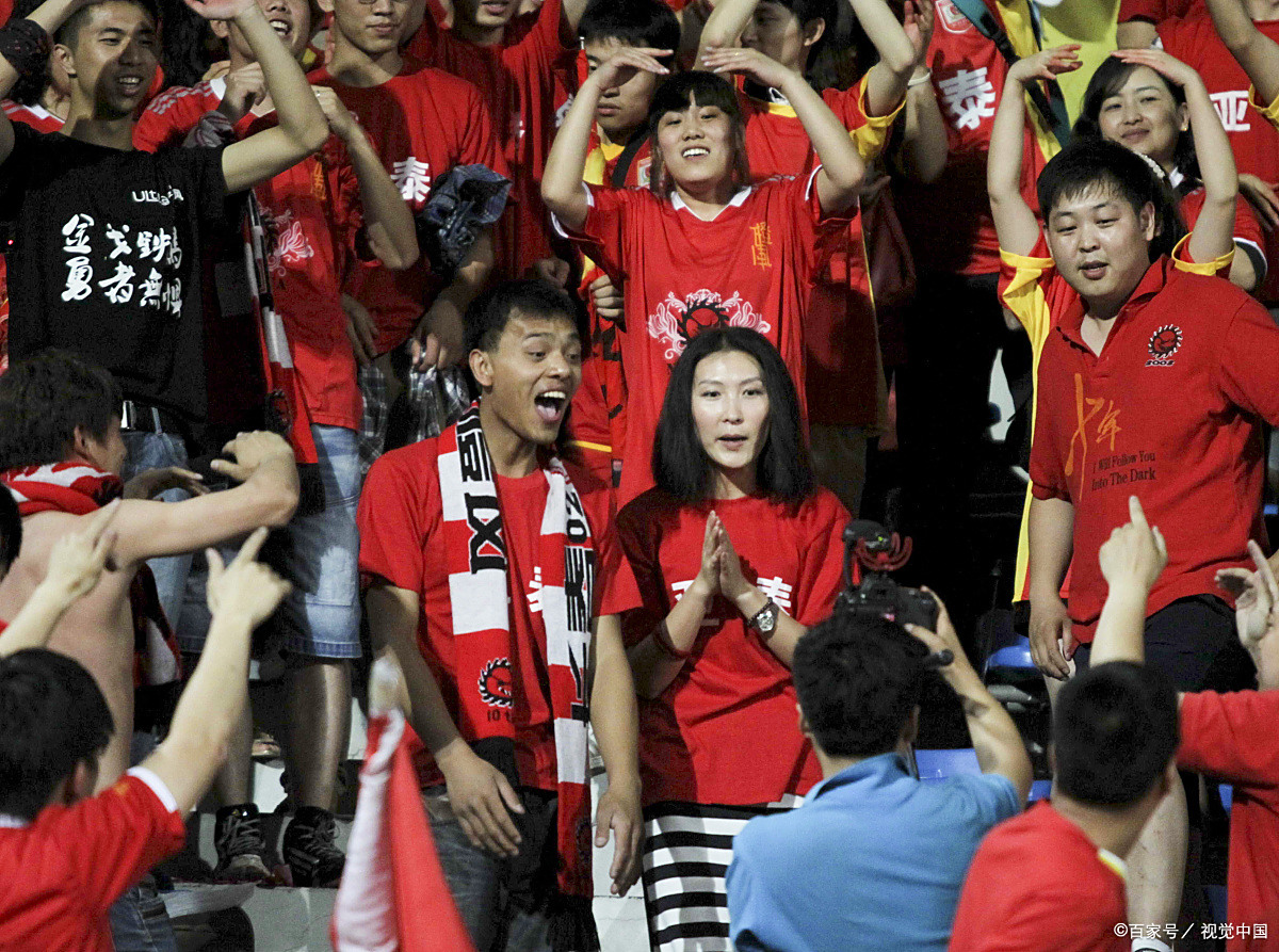 关于热那亚主场惊险获胜,球迷欢呼的信息 关于热那亚主场惊险获胜,球迷欢呼的信息