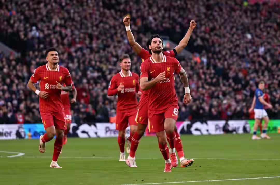 包含切尔西在主场击败利物浦，喜获三分保持领先的词条