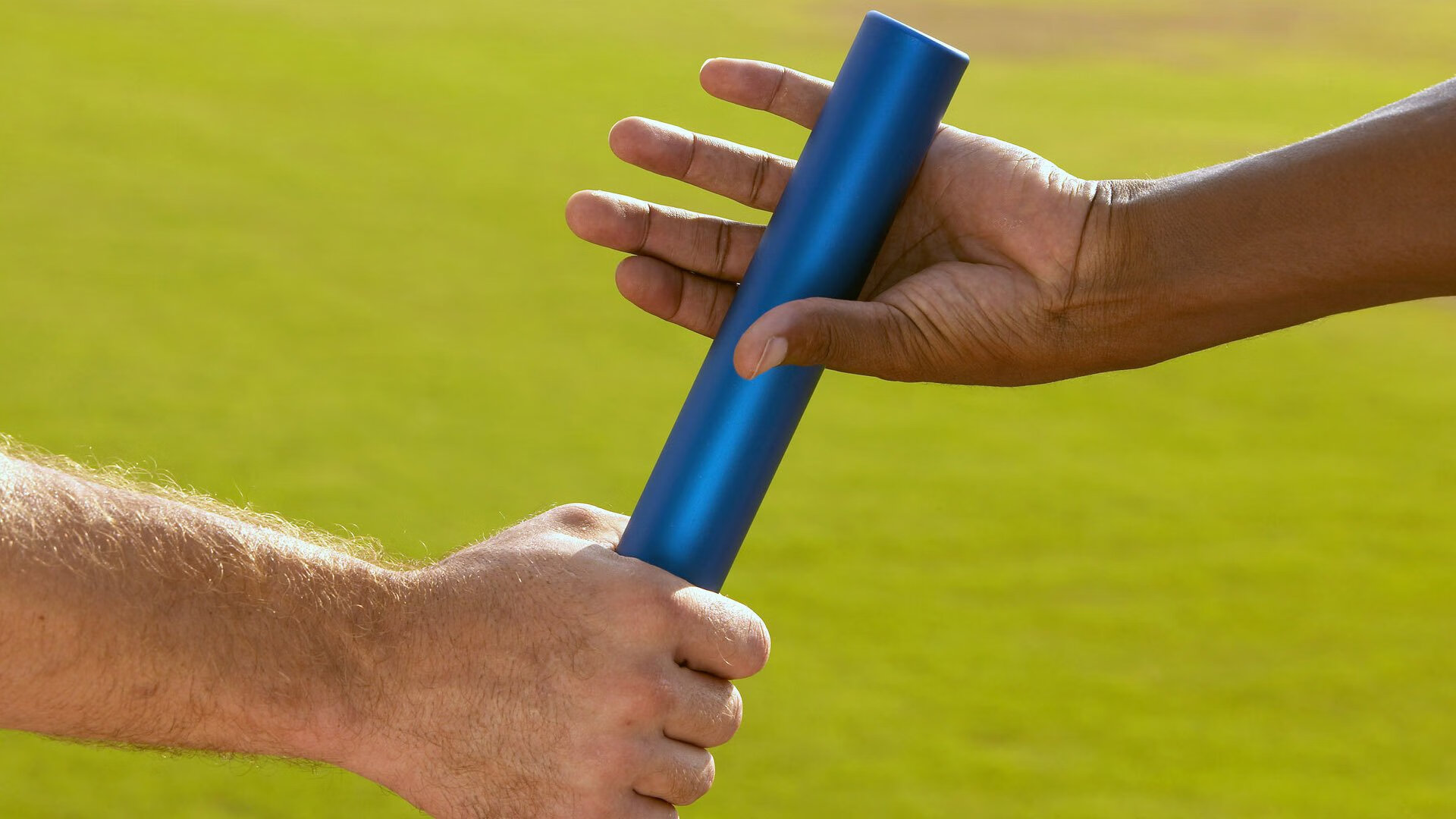 双城记,当奥利维耶在街道赛接管F1,爱尔兰在绿茵场收割曼城